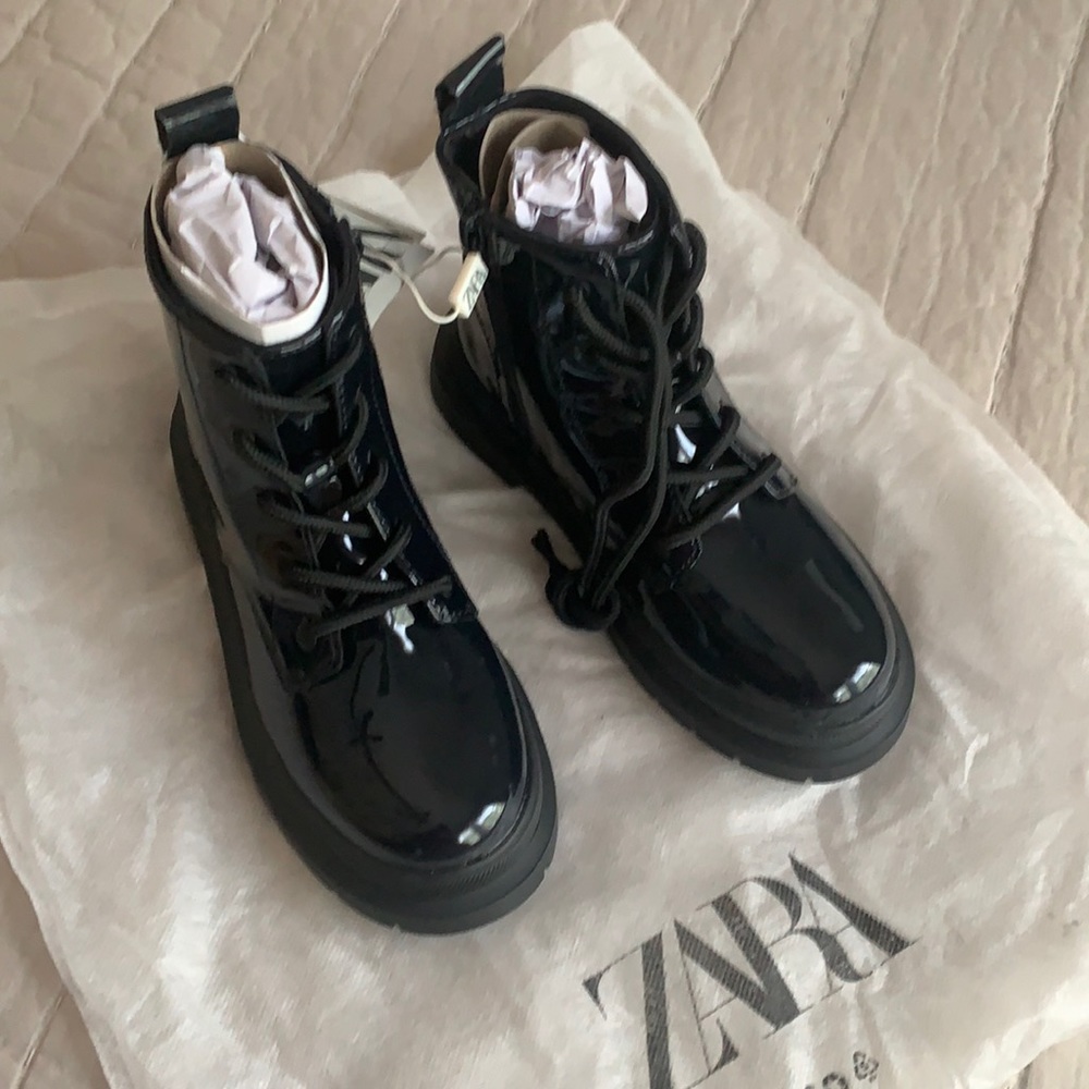 BRAND NEW PATENT FINISH ANKLE BOOTS FOR KIDS